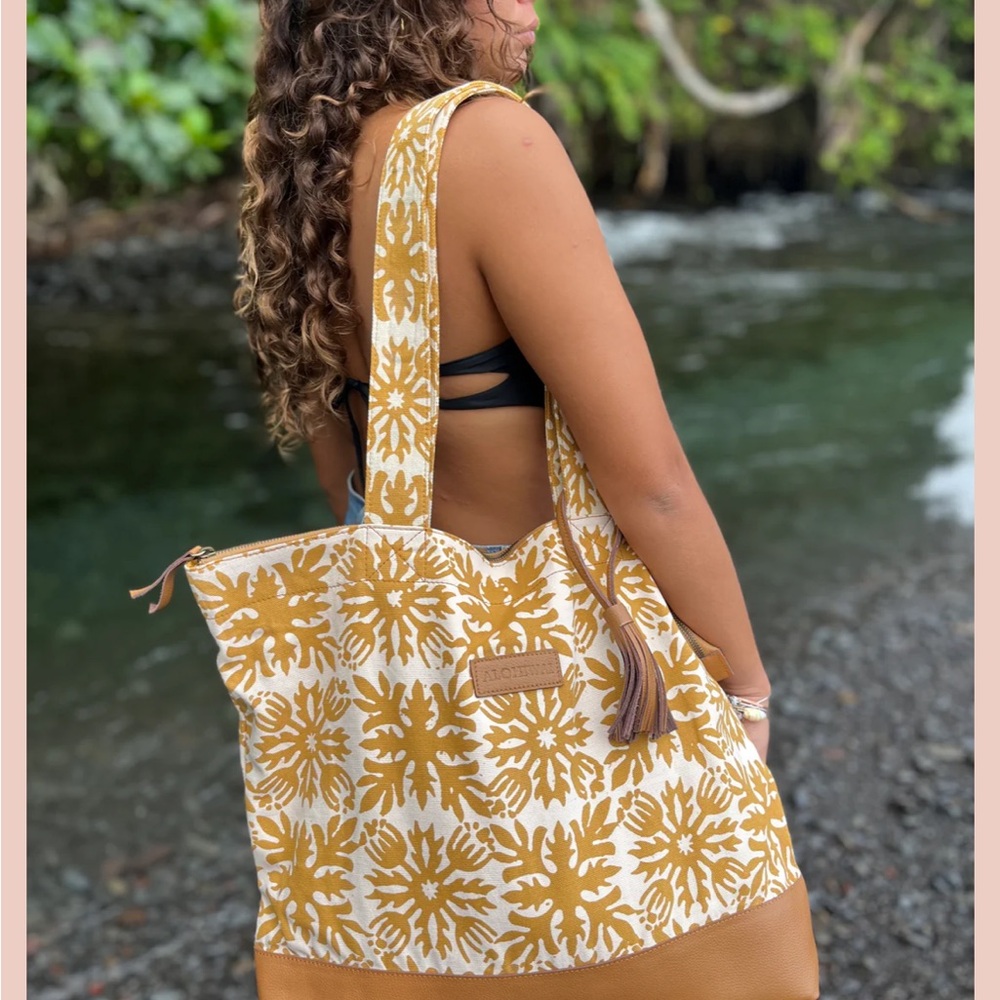 ISO Alohiwai bag in vintage aloha.